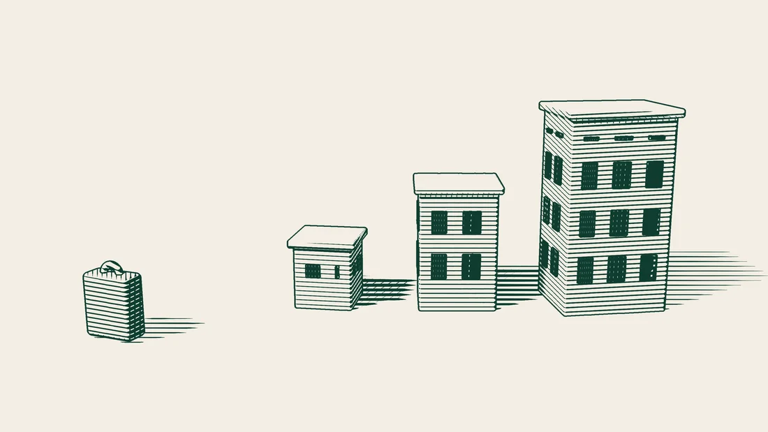 A briefcase in front of three buildings of rising size: a small liaison office, a medium-sized branch and a large company building.